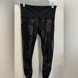 Women’s Lululemon Black Floral Leggings Size 6
